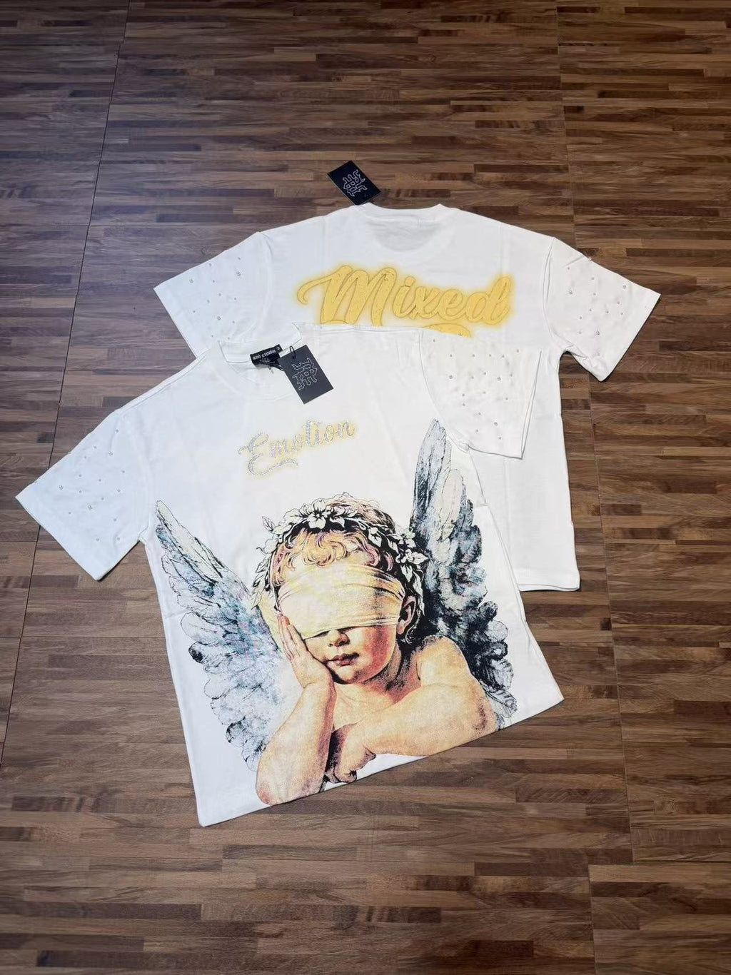MIXED EMOTION Angel Graphic Pearl-Sleeve T-Shirt ¡ª context